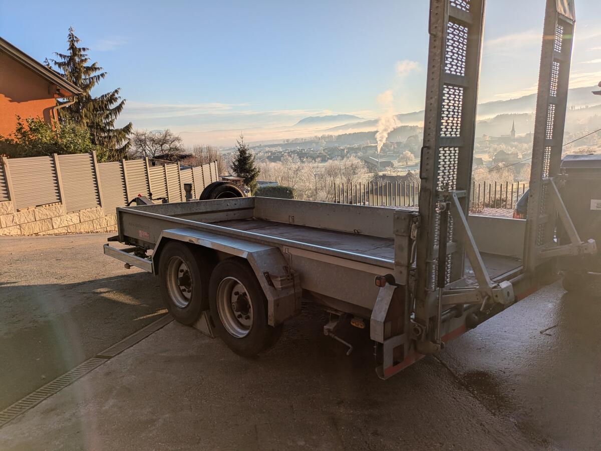 Humbaur Anhänger Tieflader 2