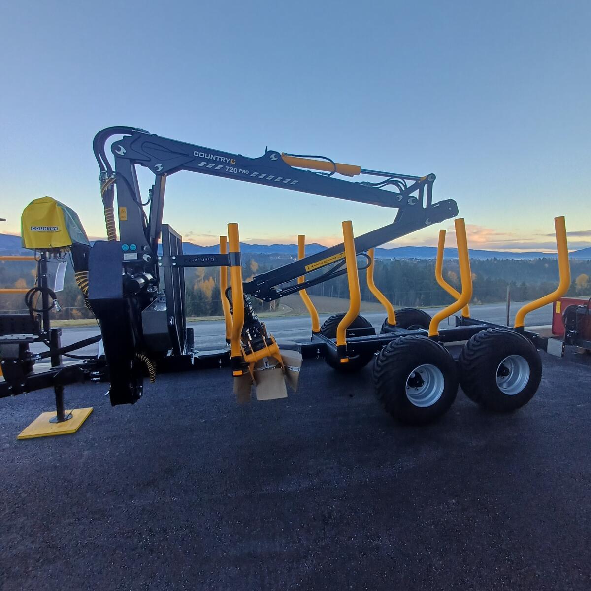 Country Forstanhänger T90S mit Kran 700 Pro 1