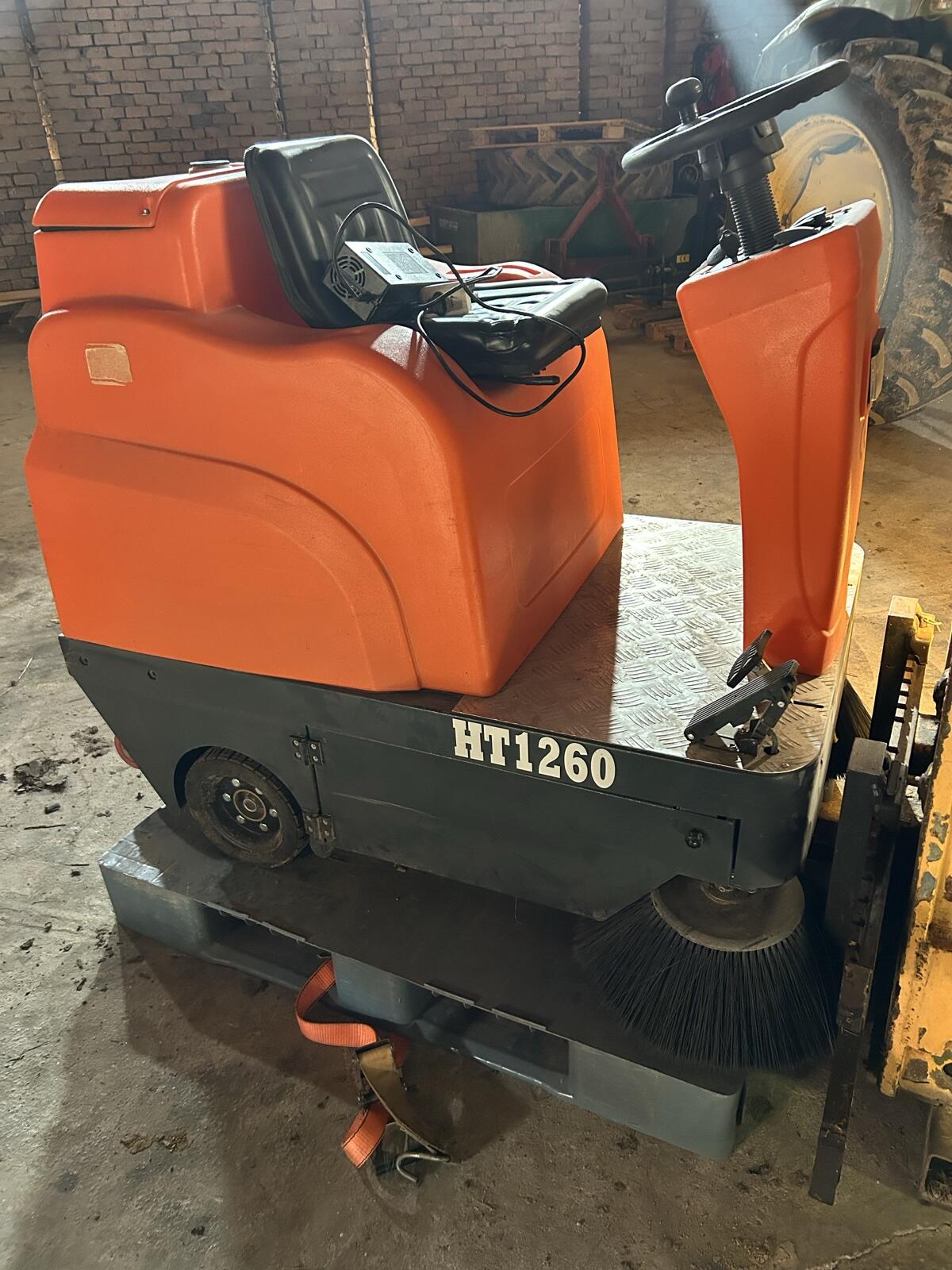 El. Kehrmaschine HT1260 1