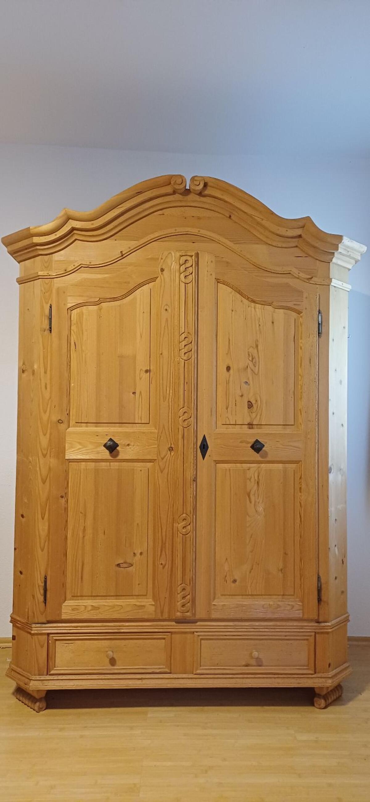 Verkaufe Schrank aus Altholz 1