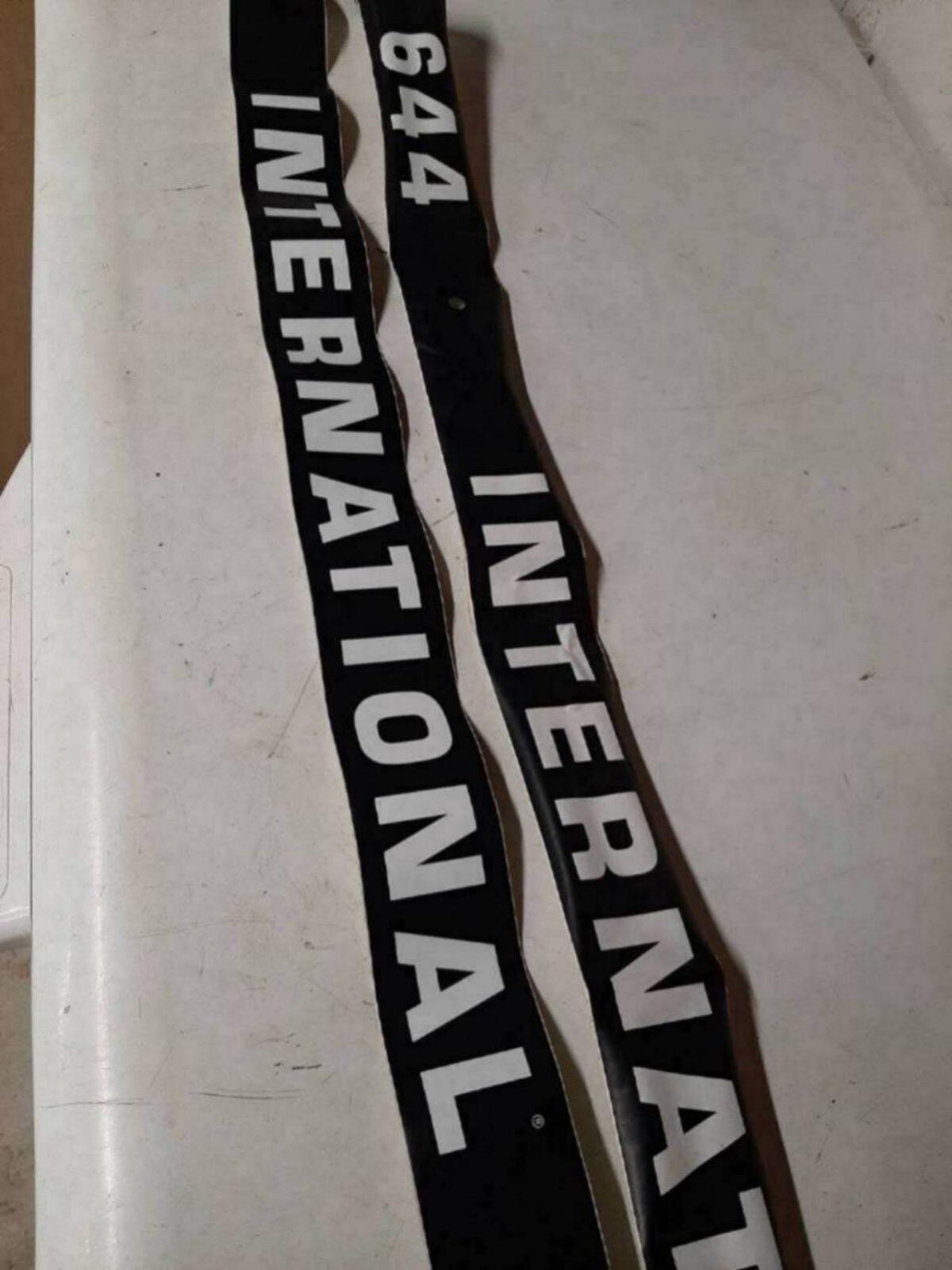 Seitenaufkleber 644 International 3