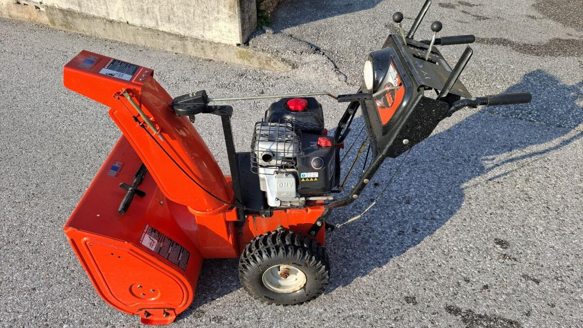 Ariens Deluxe 27 Schneefräse 1