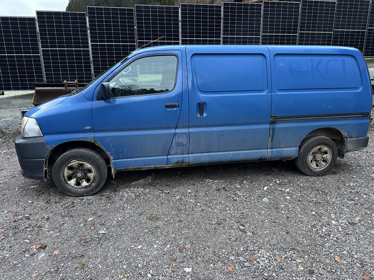 Toyota Hiace Allrad Lang 2