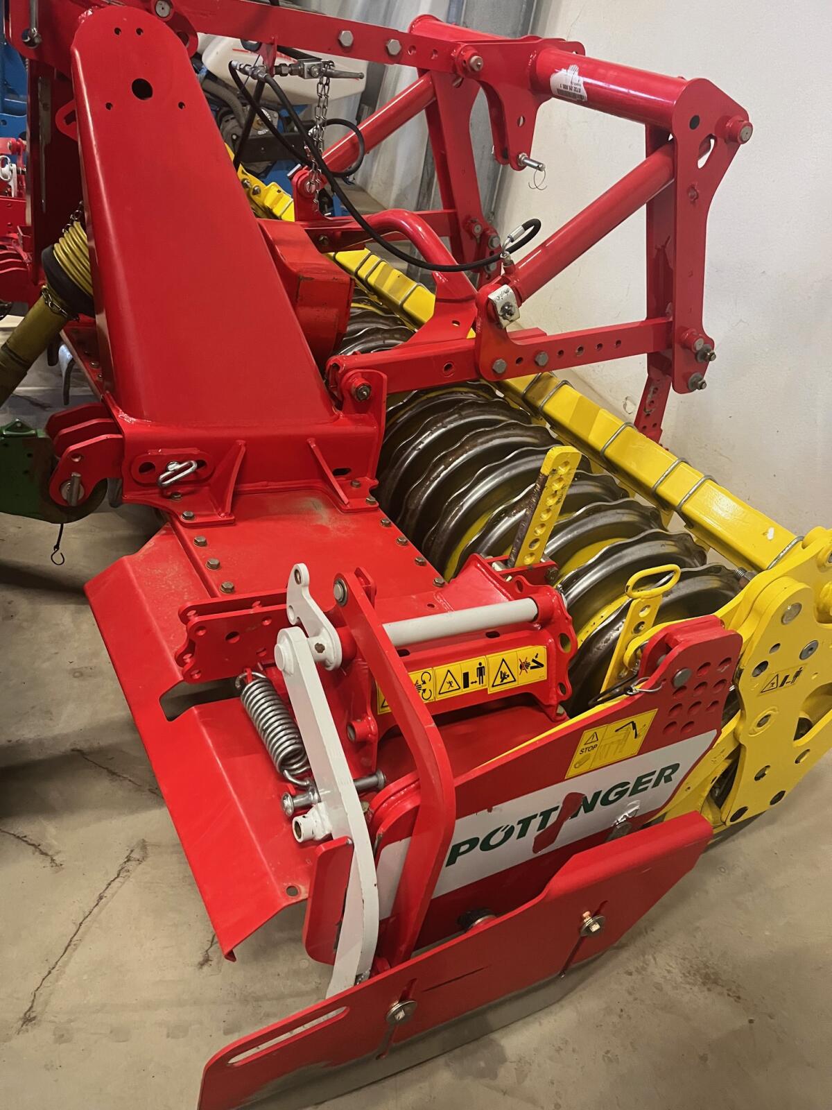 Kreiselegge Pöttinger Lion 3002 1