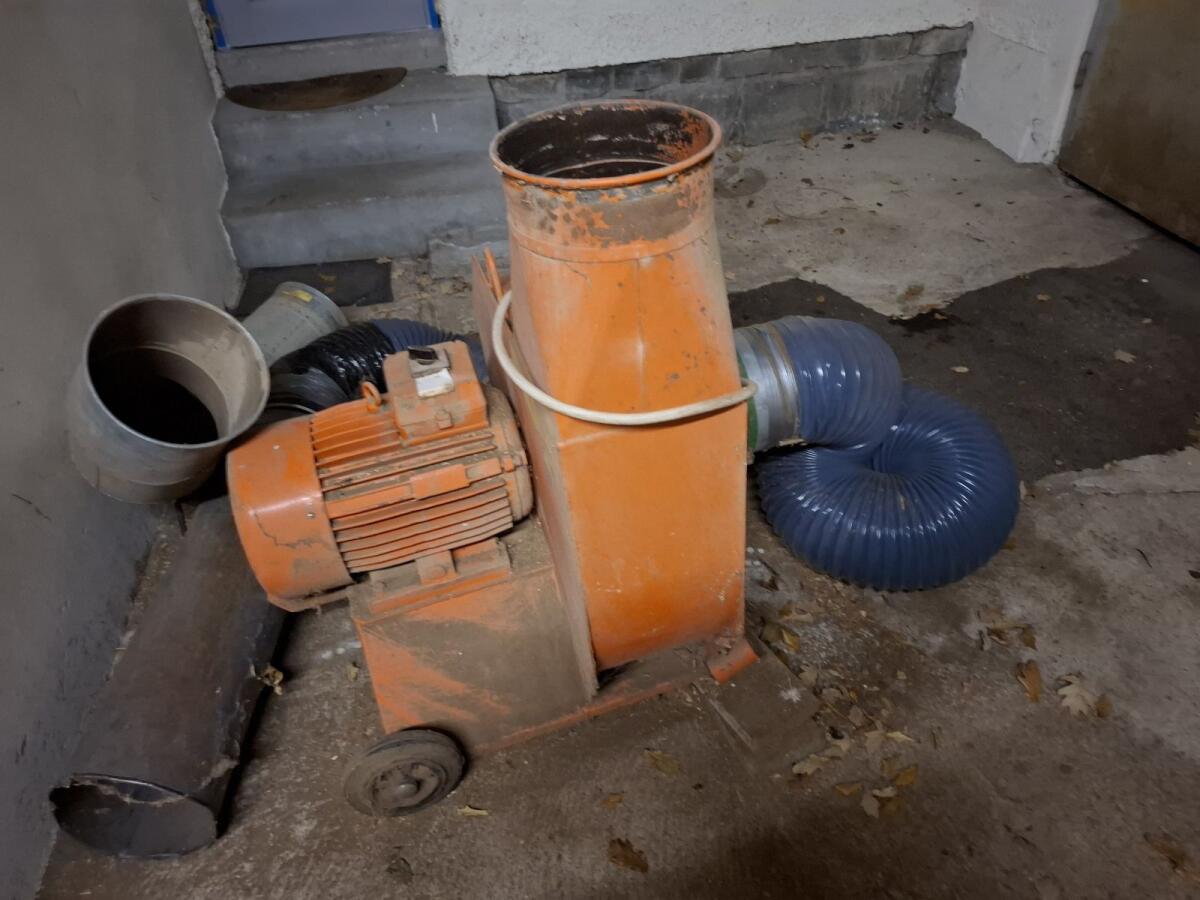 Auer Hackgutgebläse 2