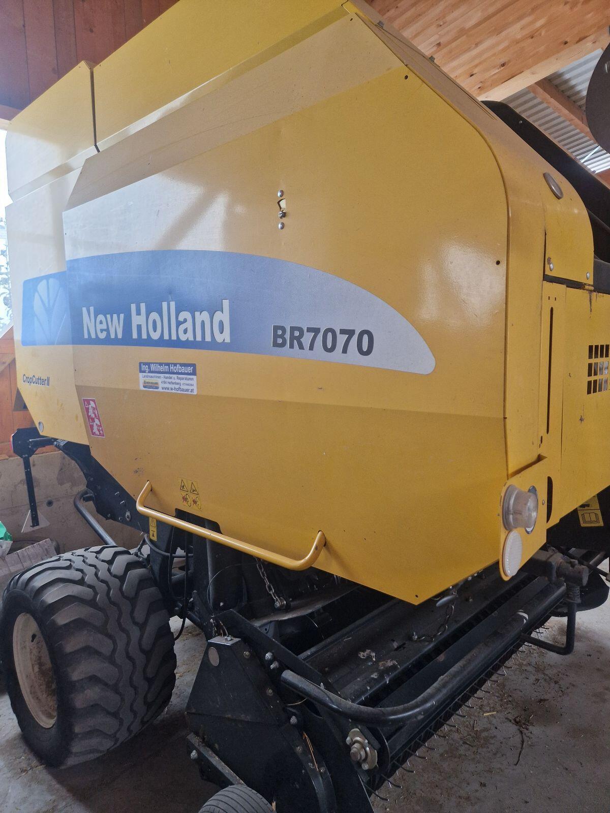 Rundballenpresse New Holland BR 7070 1