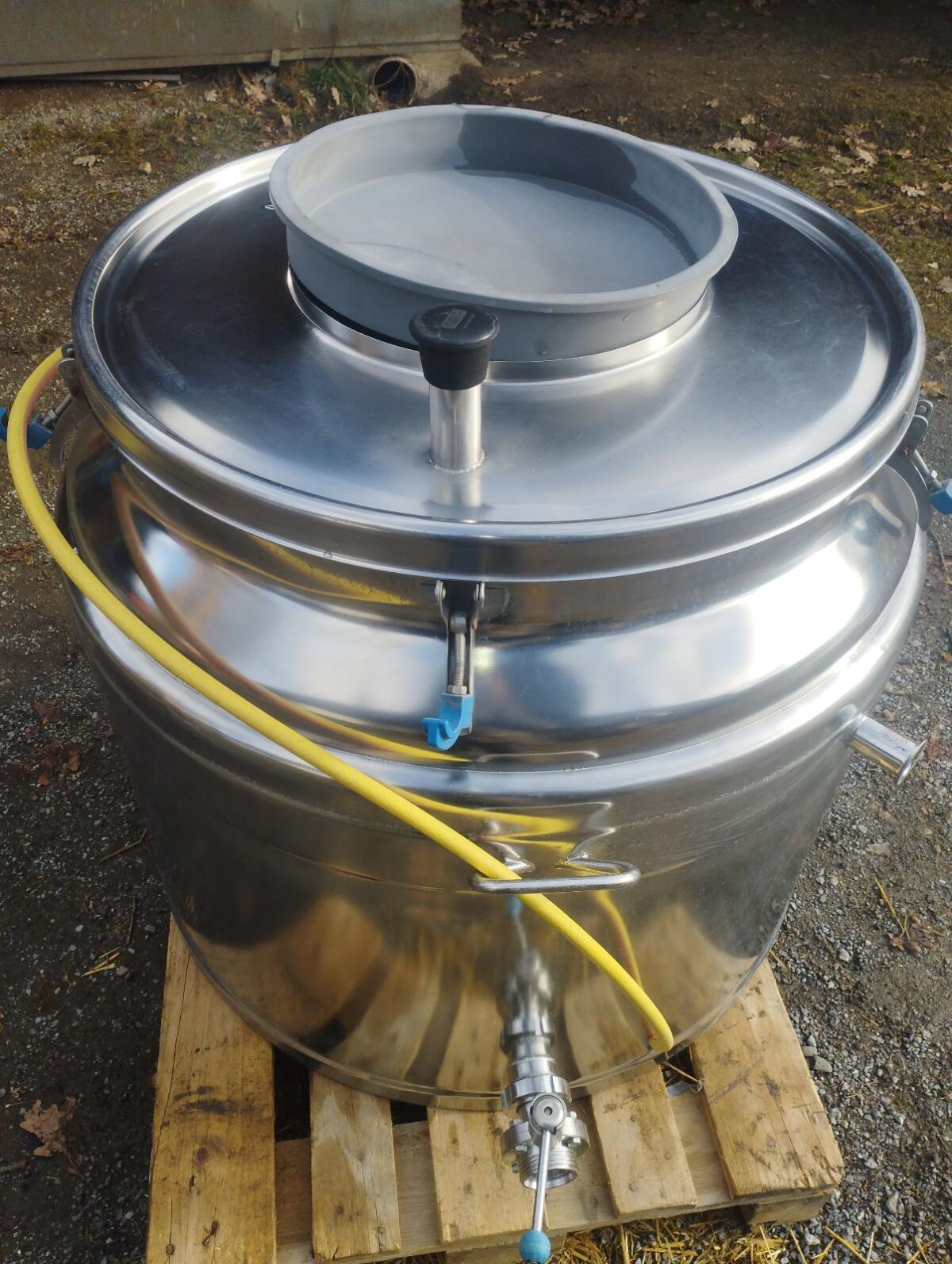 Milchtank 300 l + Sumpf 2