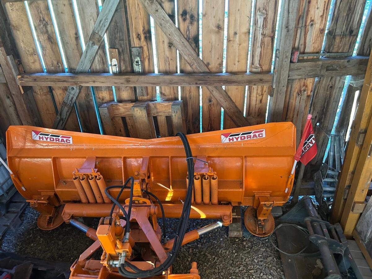 Hydrac Schneepflug einsatzbereit 1