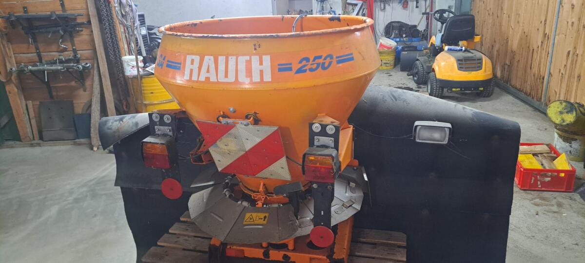 Rauch Salz- und Splitstreuer 3
