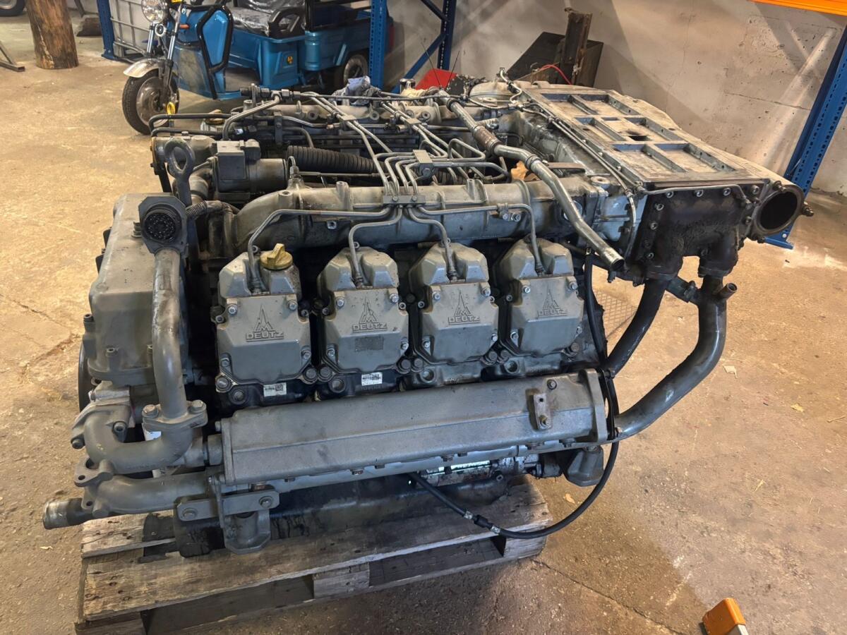 V8 Deutz-Motor 1