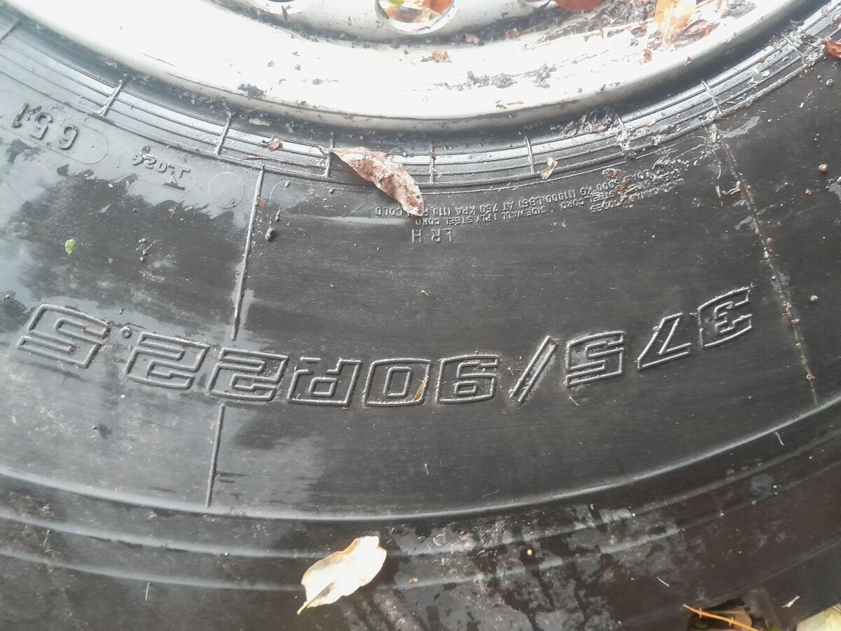 Reifen 375/90 R22,5 2