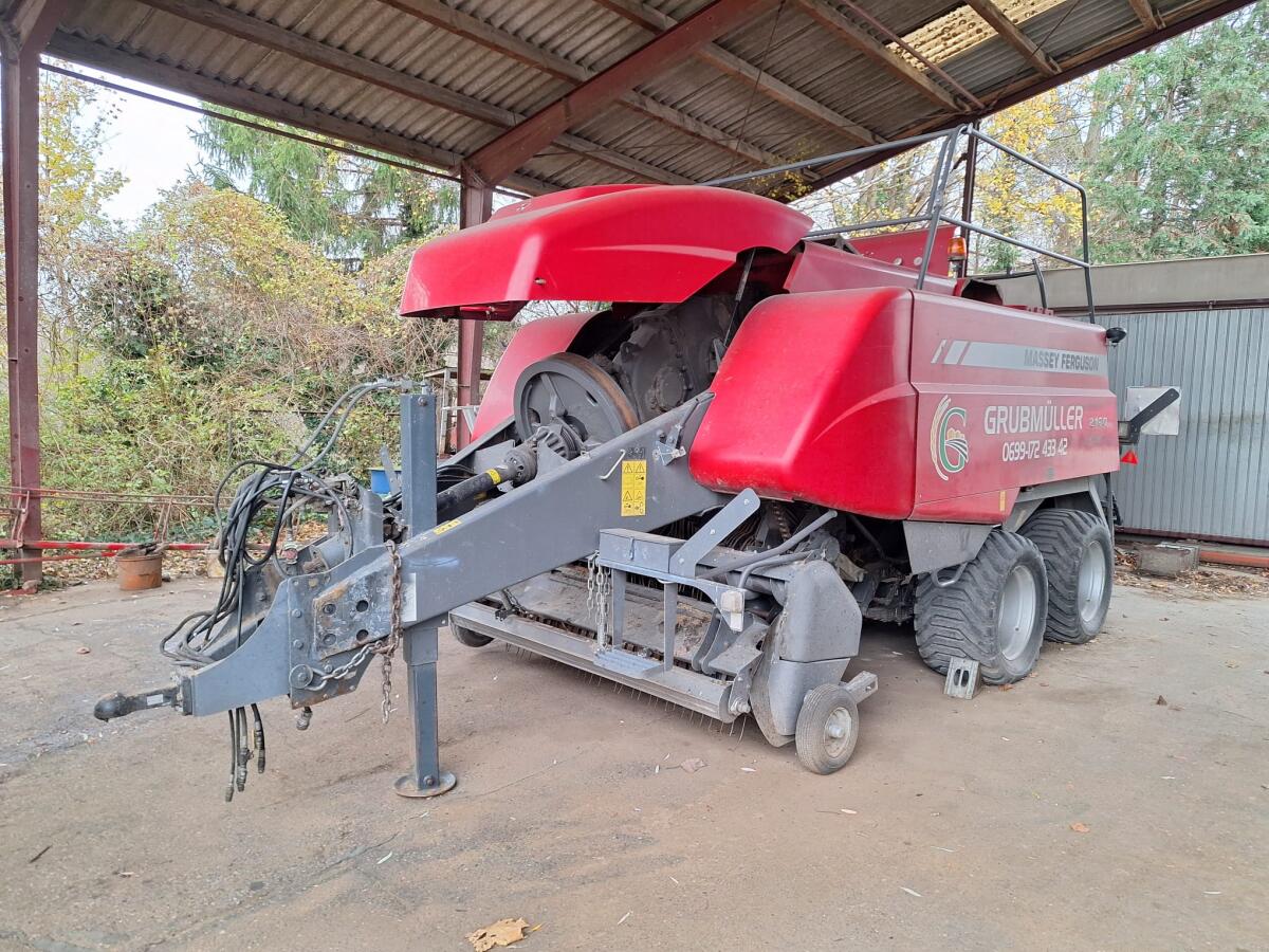 Quaderballenpresse mit Brandschaden Massey Ferguson 2160TC 3