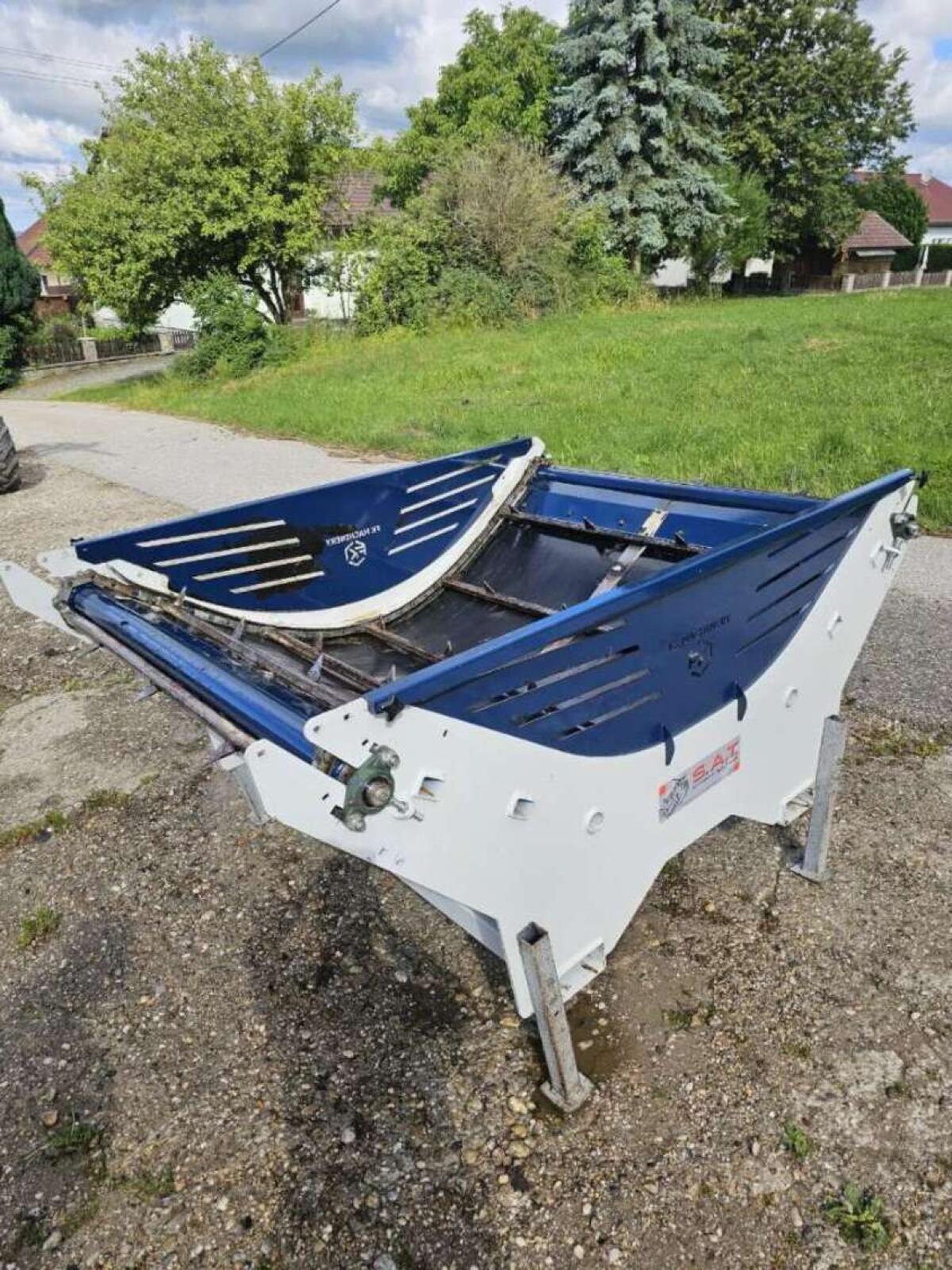 Stationärer Rundballenabwickler 2