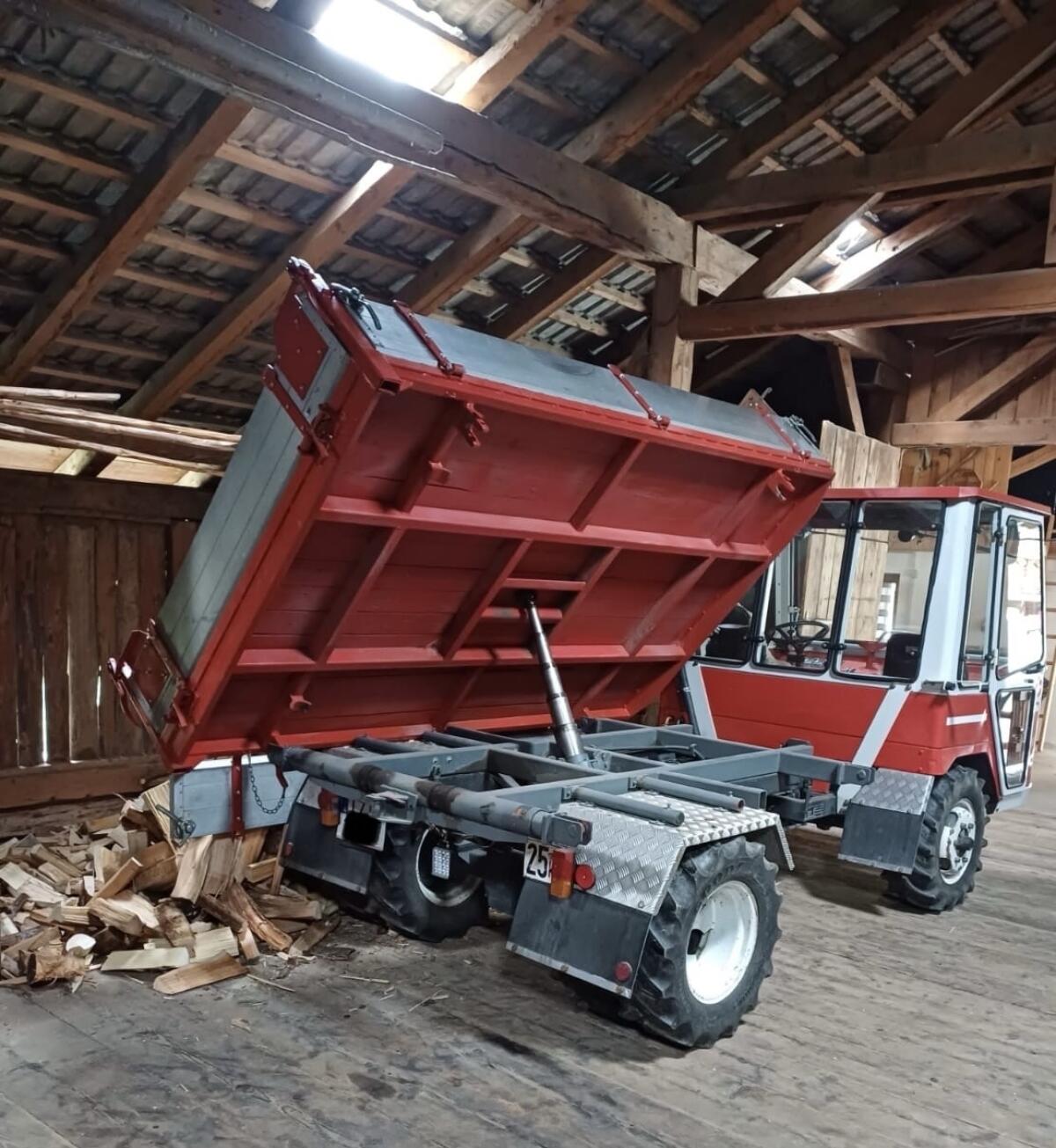 Dreiseitenkipper Lindner 3500, kurzer Radstand 1