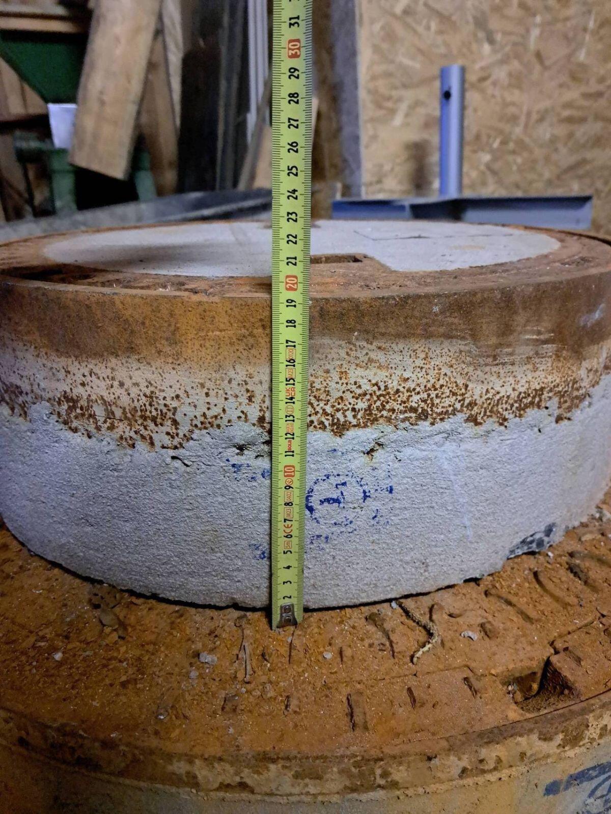 Schwerlastschachtdeckel Gusseisen Beton 1