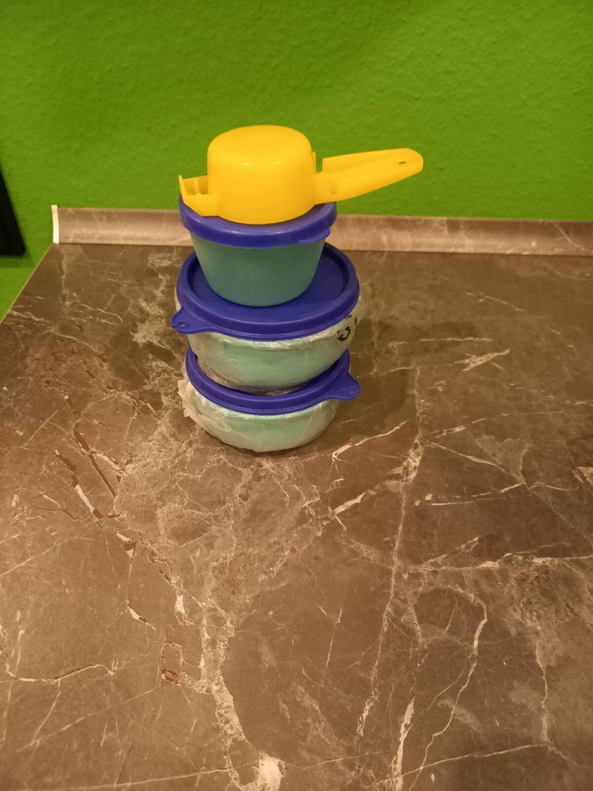 3 kleine Tupperware-Dosen 1