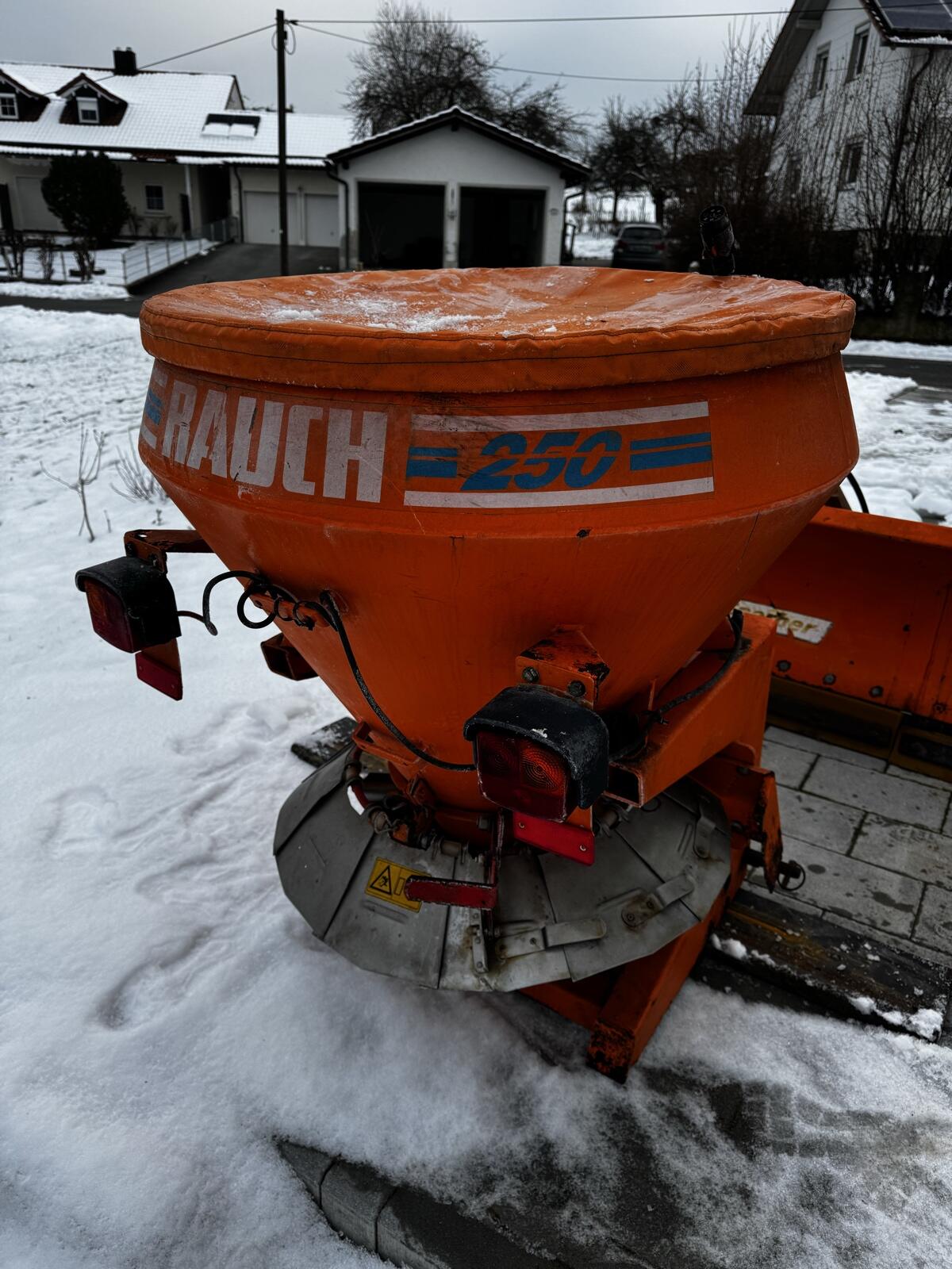 Rauch SA 250 Salzstreuer Split und Dünger Streuer 1