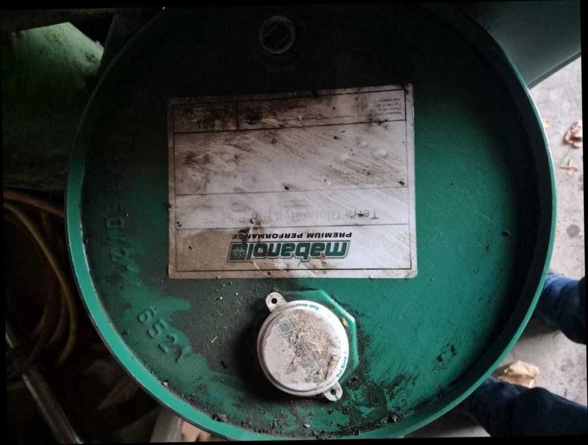 Ca. 53 l Hydrauliköl 2