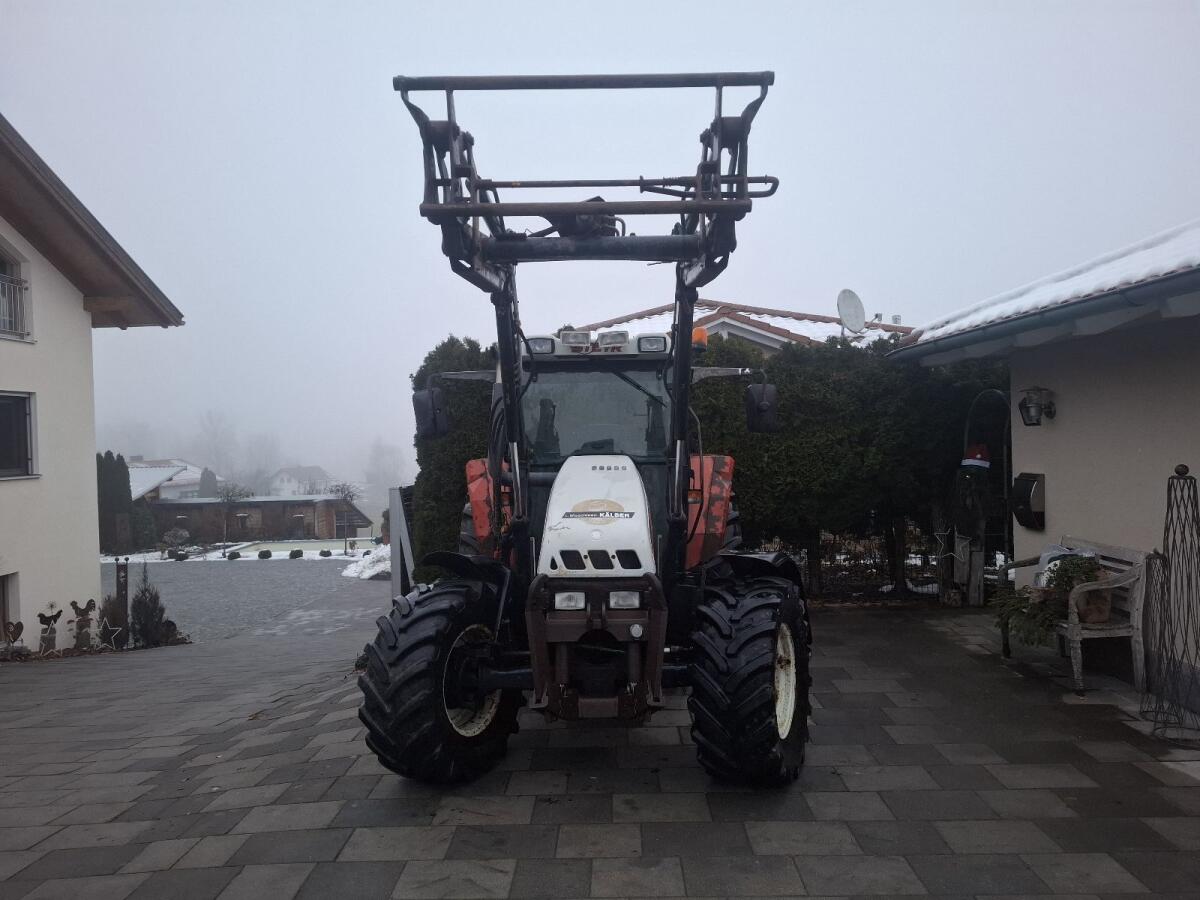 Steyr 975 mit Frontlader, Fronthydraulik 2