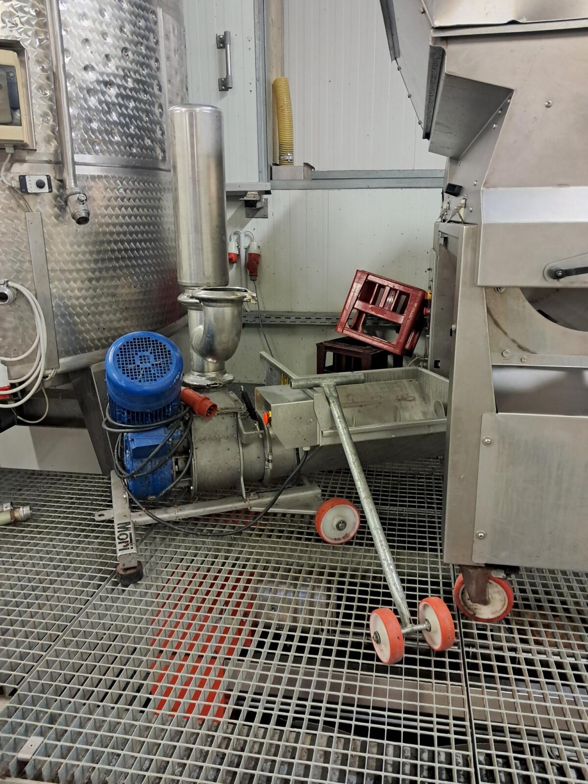 Verkaufe Mori Verdrängerpumpe 2