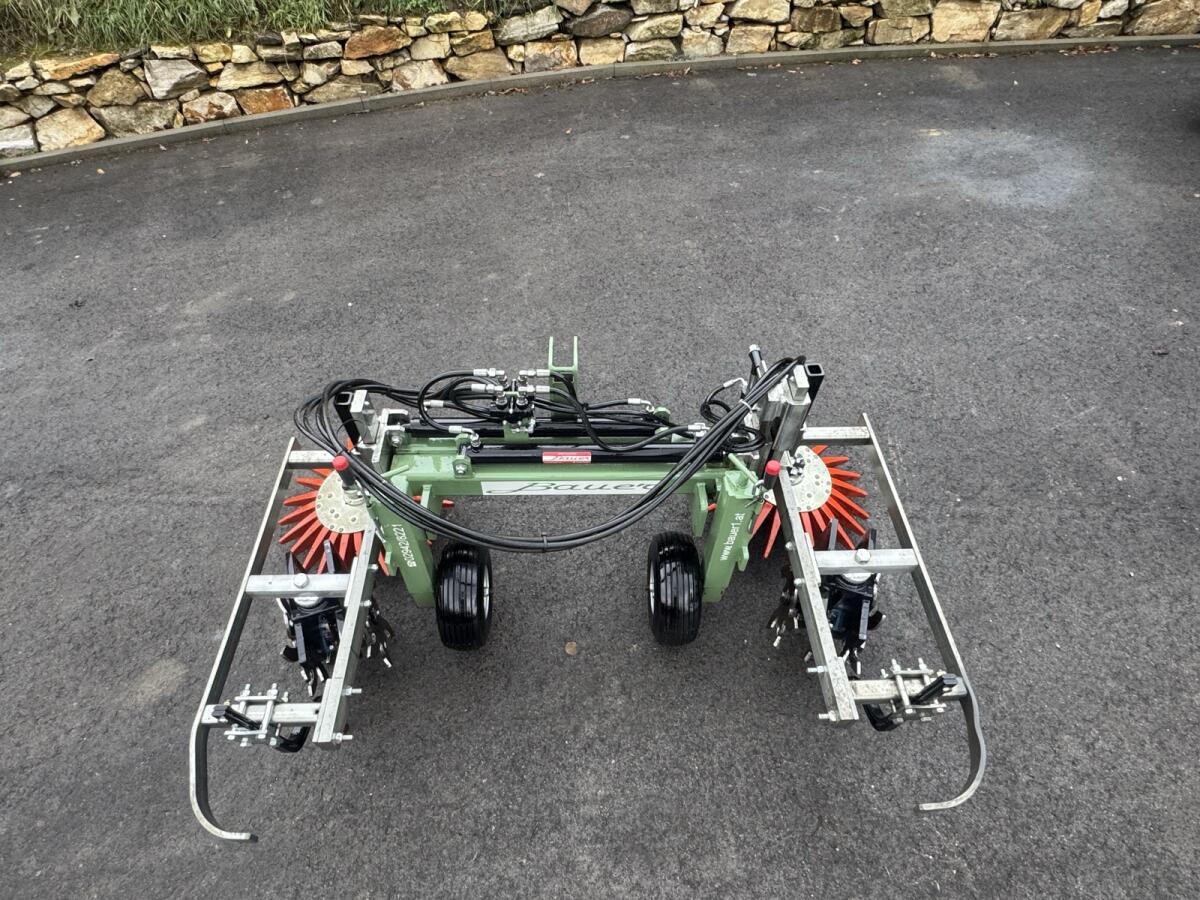 Bauer Front Rollfingerhacke beidseitig 2