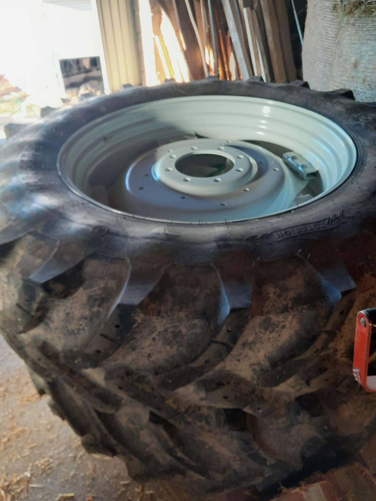 Spike-Kompletträder 460/85R38 1