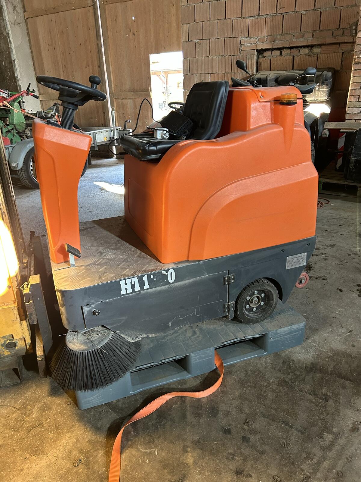 El. Kehrmaschine HT1260 3