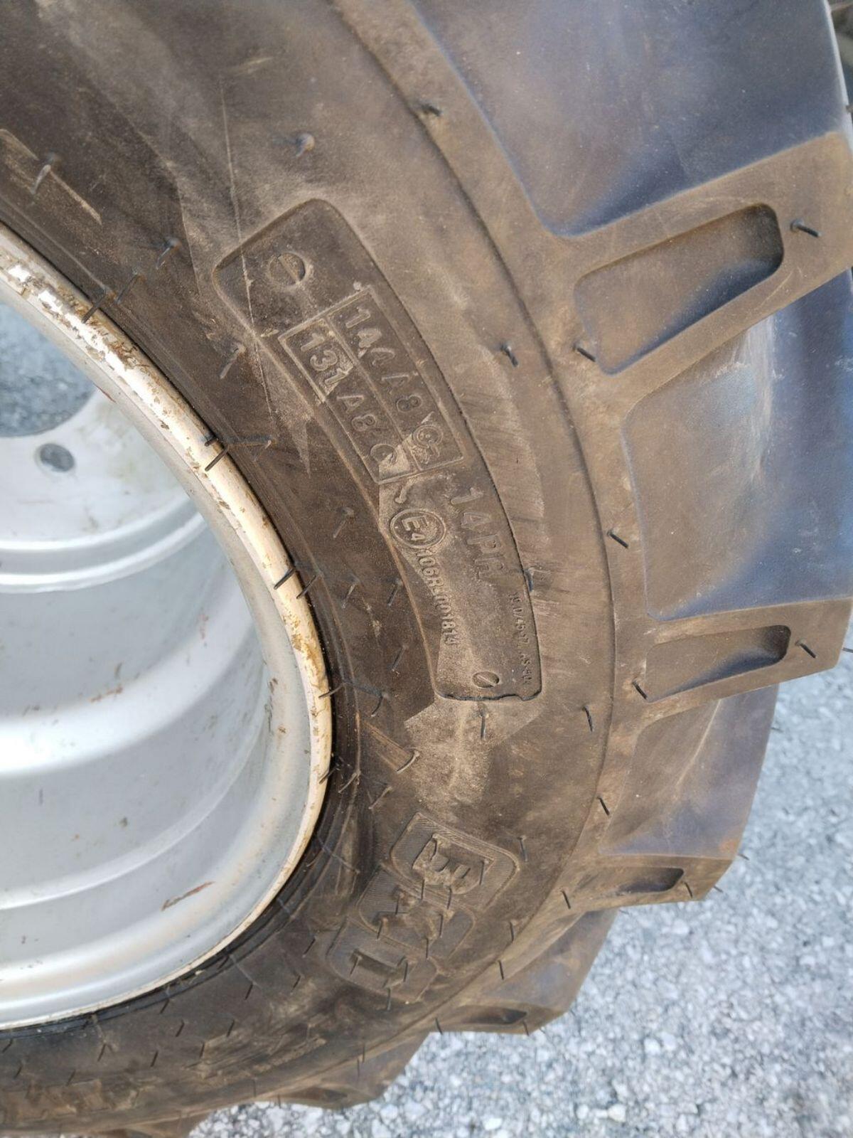 19.045-17 BKT AS 504 14 Ply 3