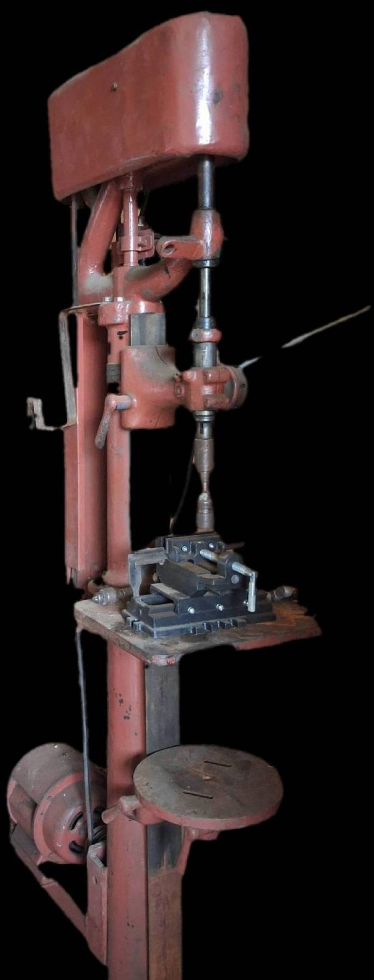 Große Ständerbohrmaschine 1