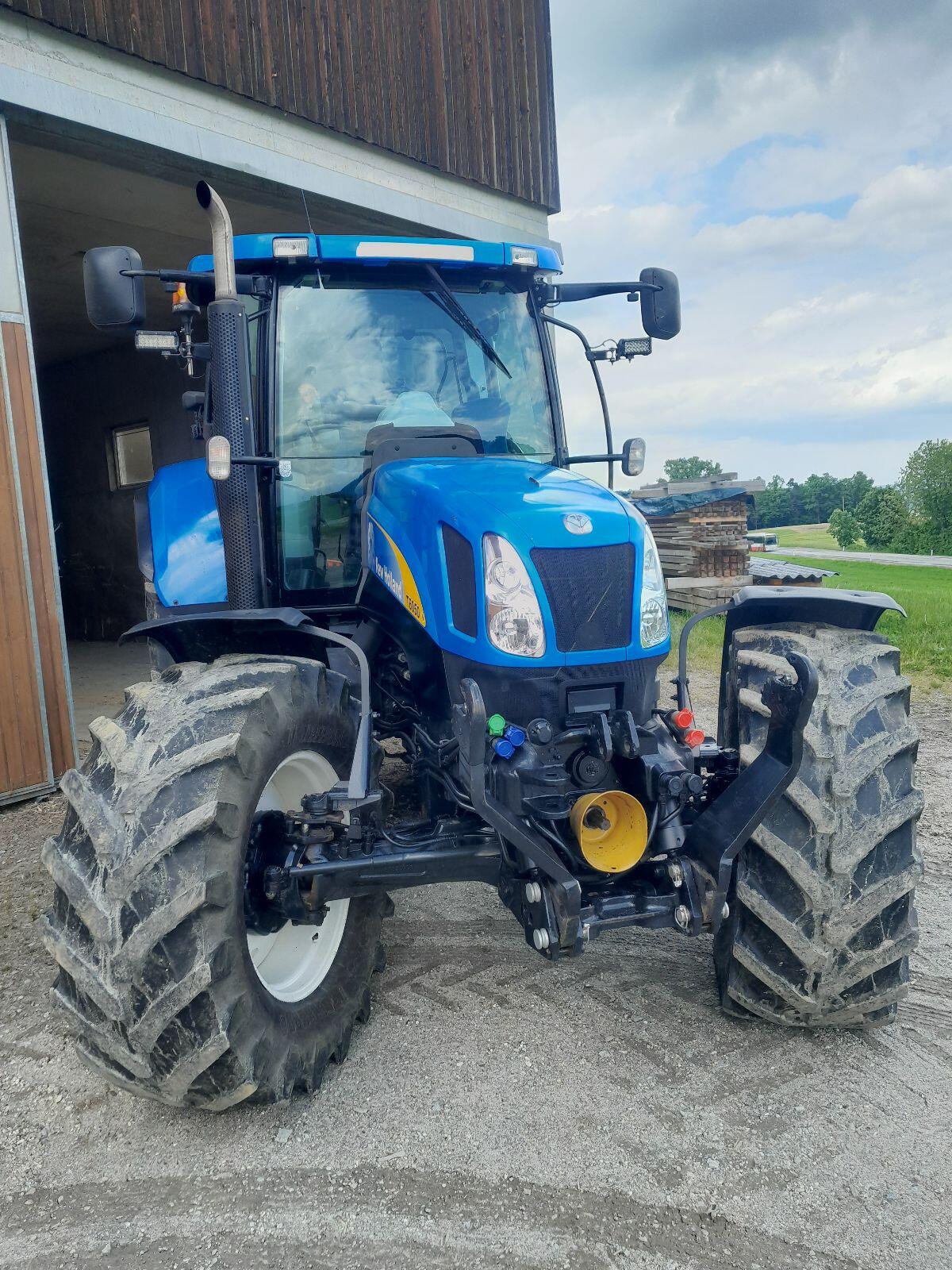 New Holland T6050 2
