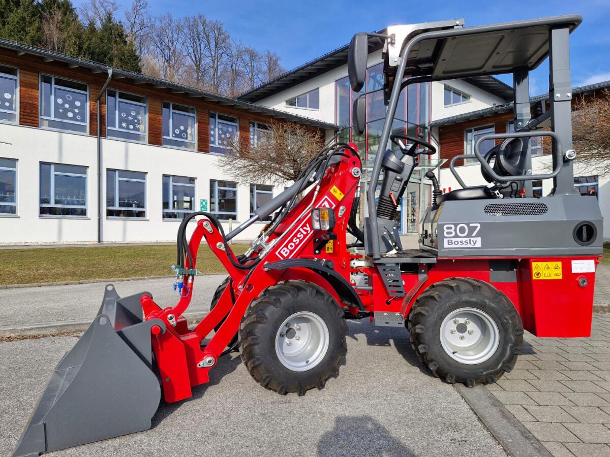 Bossly 807 Hoflader 4x4, 4 J. Garantie + Lieferung 1