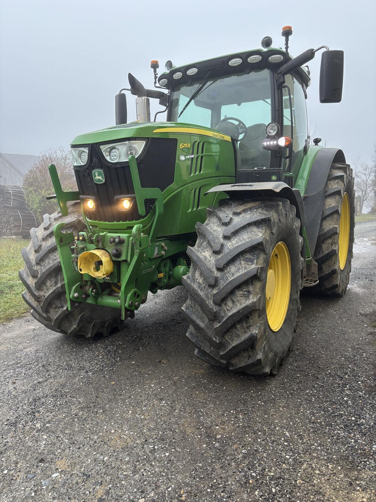 John Deere 6215R 3