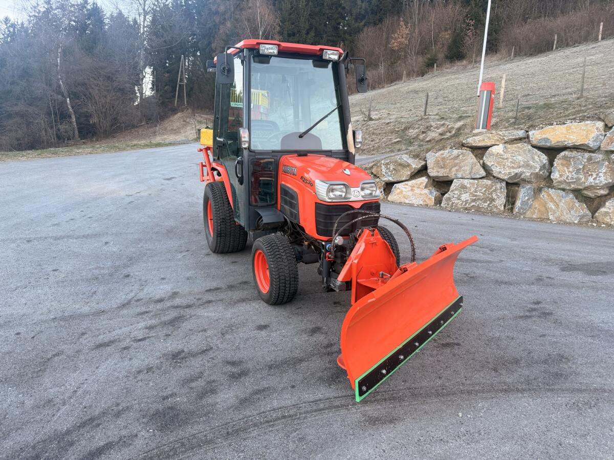 Kubota B2530 Winterdienst und Zubehör 2