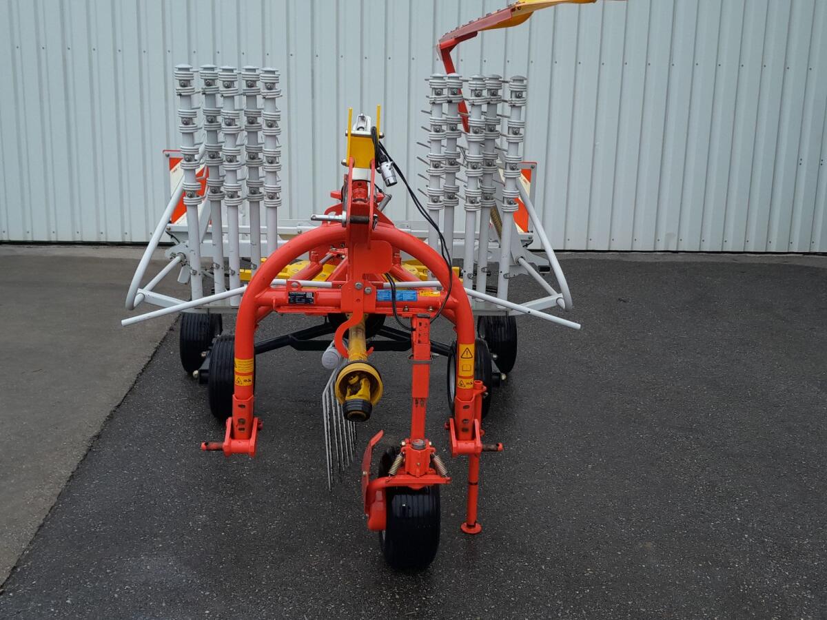 Pöttinger Top 382 Schwader Kreiselschwader Tastrad 2