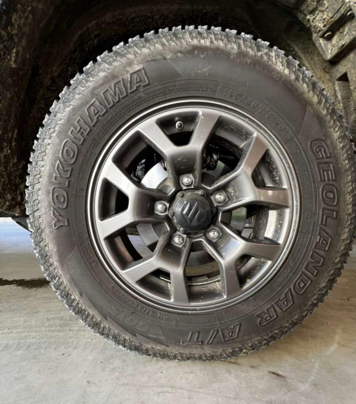 Yokohama Ganzjahresreifen 195/80/15 1