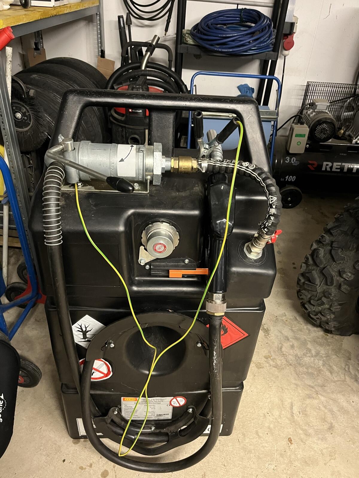 Mobile Tankstelle CEMO 95 l Handpumpe 3