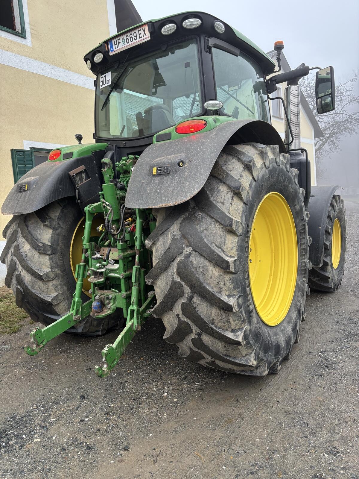 John Deere 6215R 2