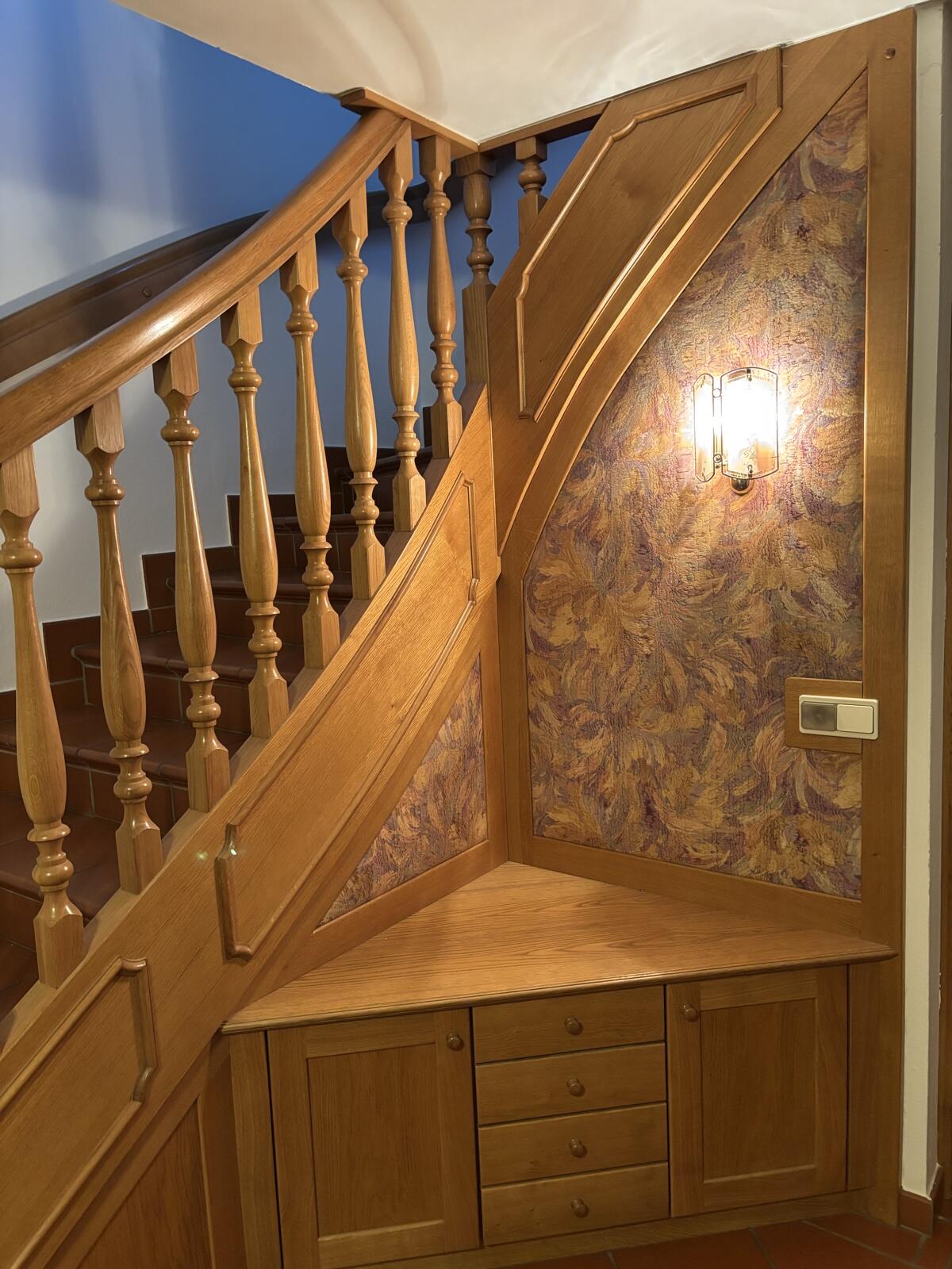 Vorraumgarderobe inkl. Geländer 2