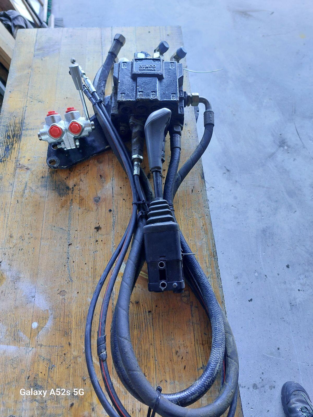 Frontlader Fronthydraulik Steuerventil 2