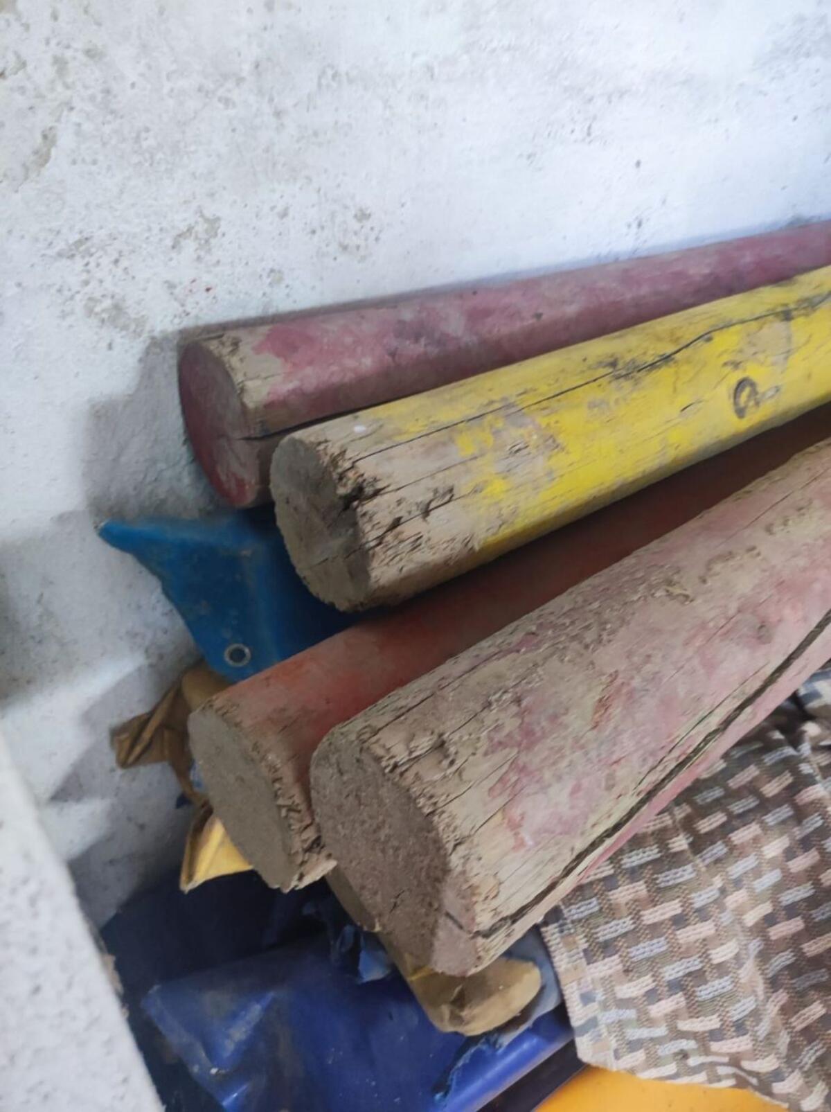 Mehrere gebrauchte Cavaletti-Hindernisstangen 2