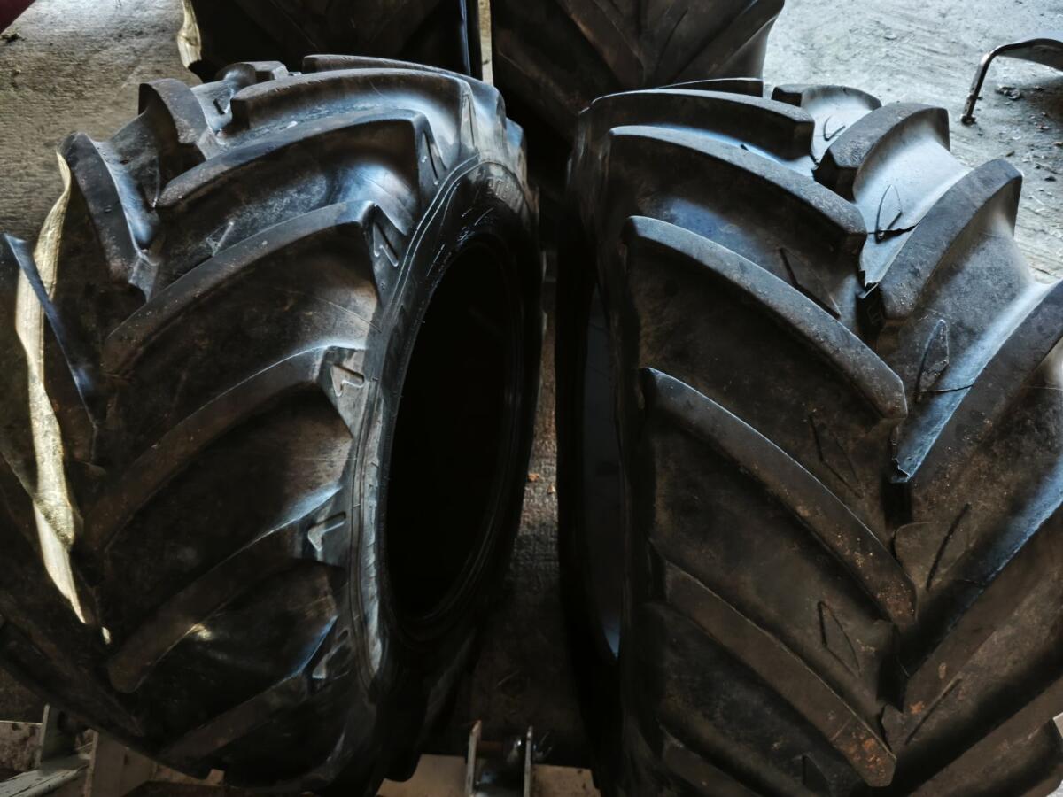 Reifen 650/60R38, 520/60R28 2