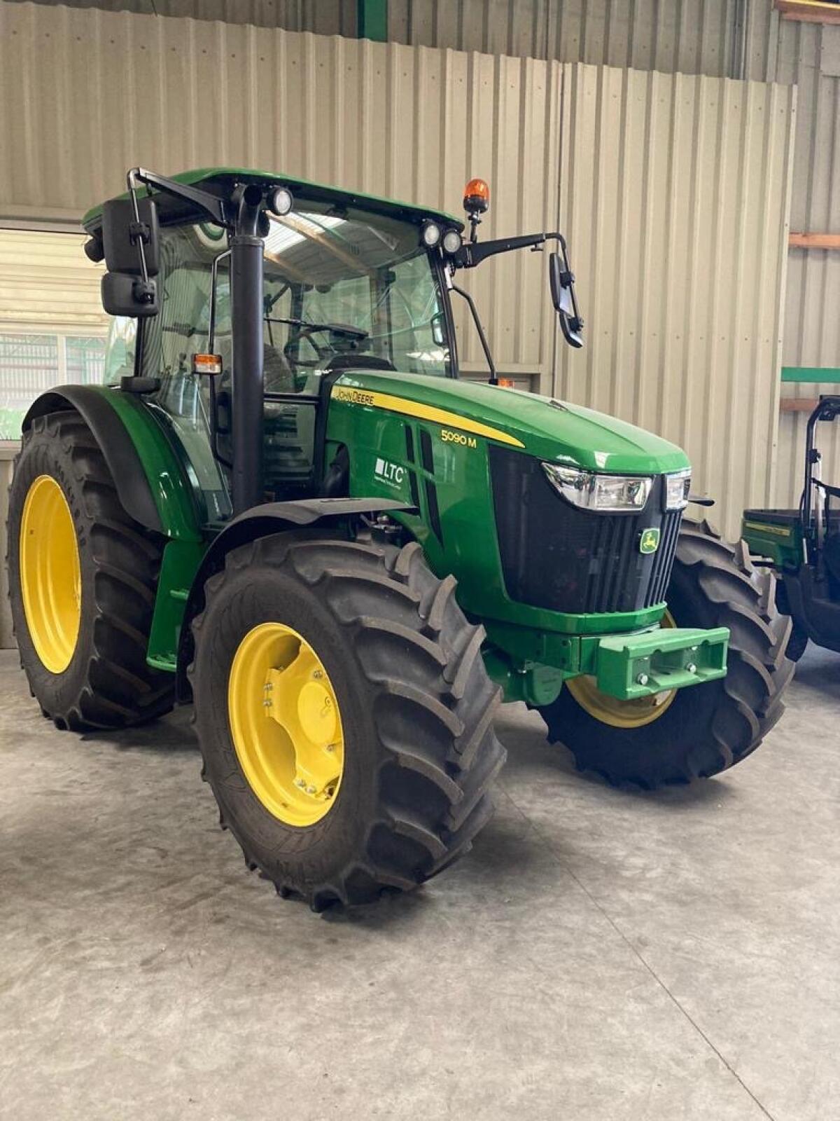 John Deere 5090 M 2