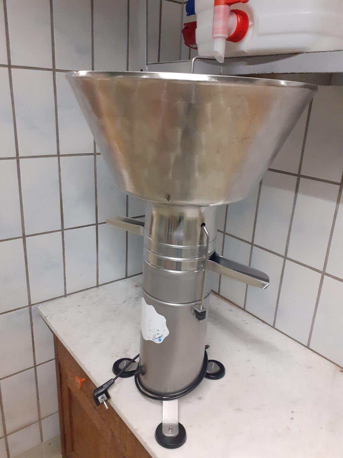 Milchzentrifuge FJ 350 3