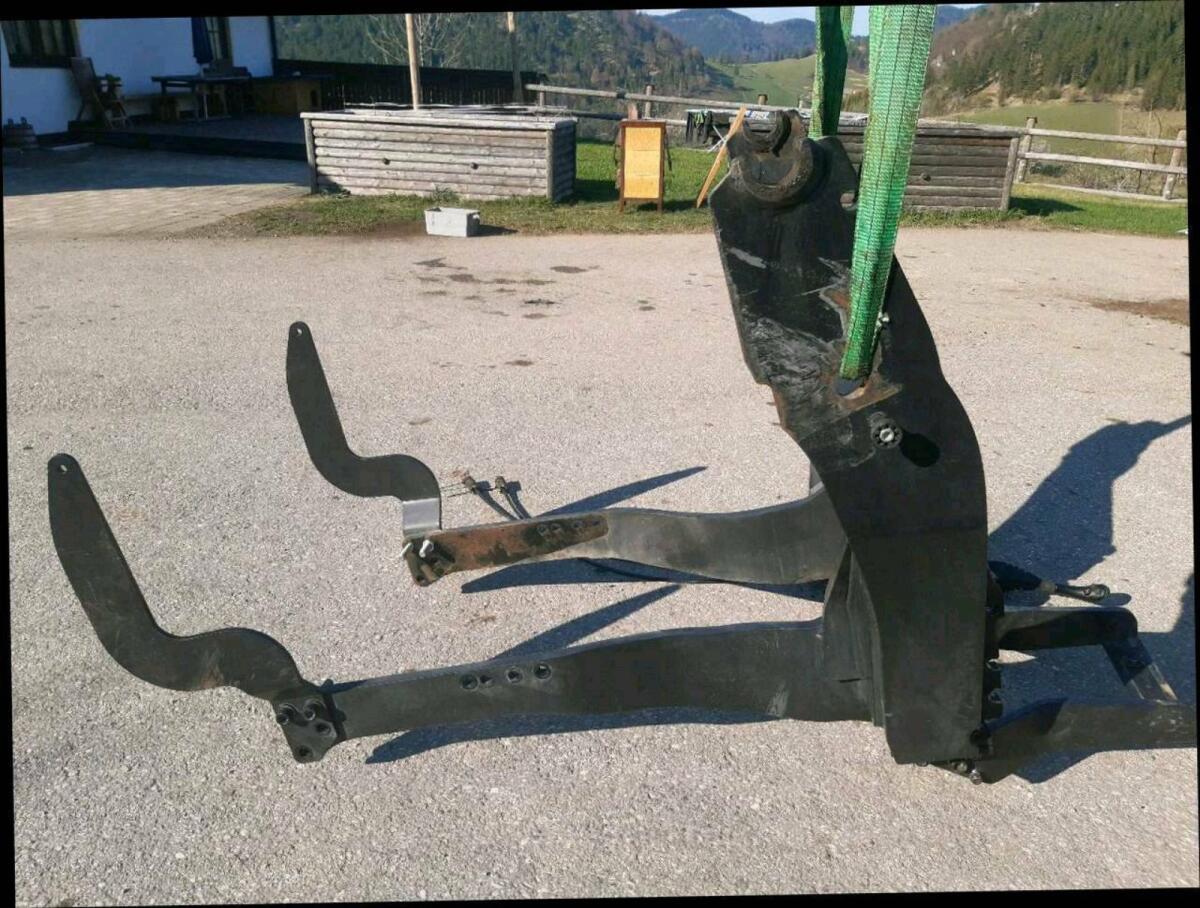 Frontladerkonsole Alö Quicke für Valtra N 111 2