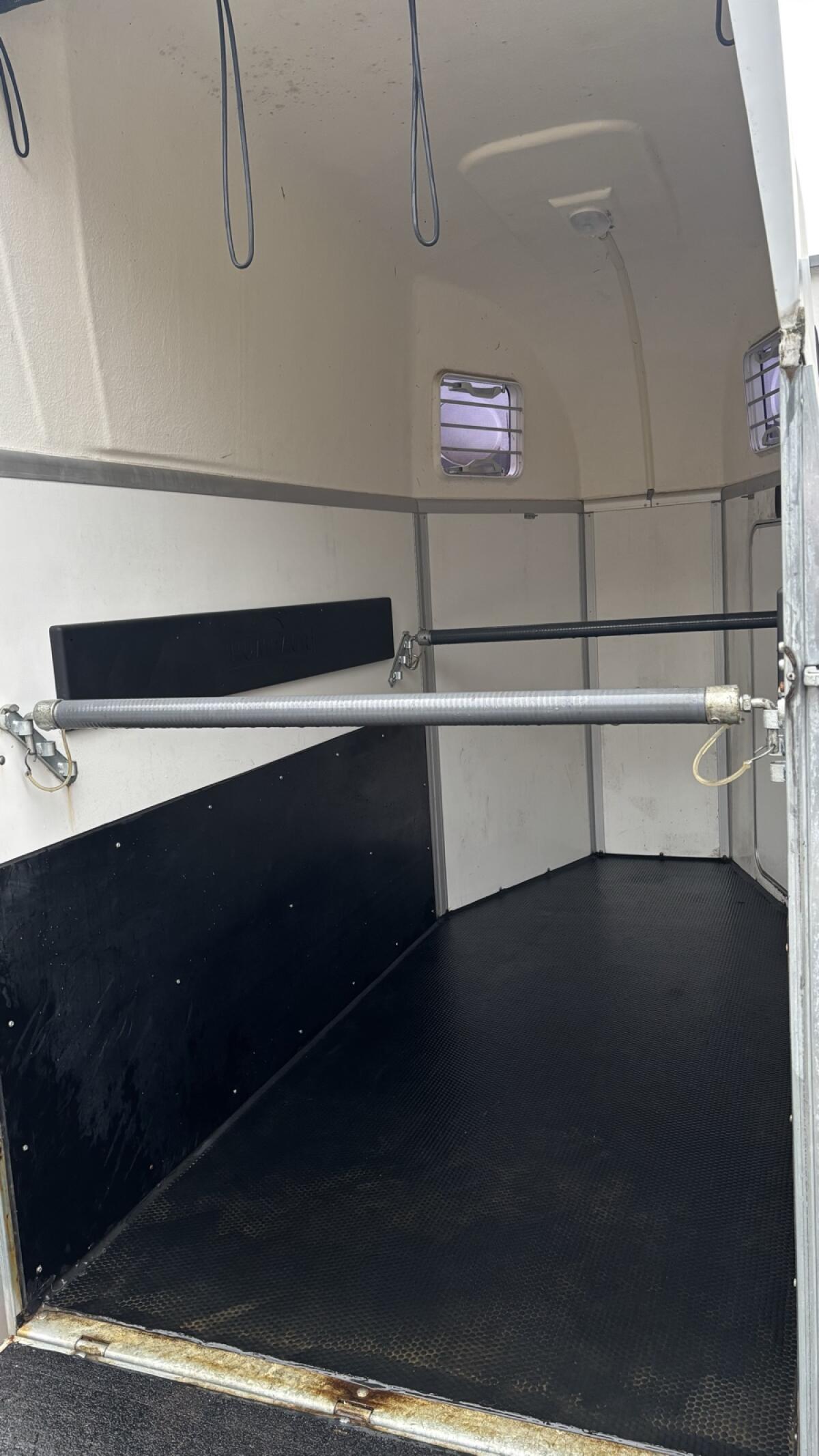 Pferdeanhänger Humbaur Single 2