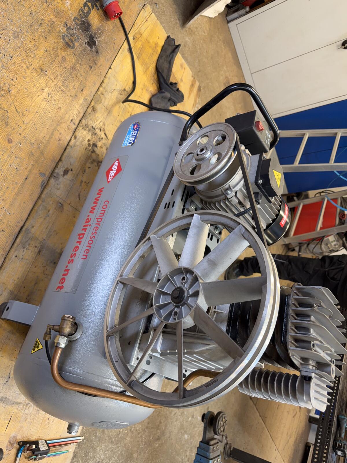 Kompressor 90 l Airpress HK600-90 3