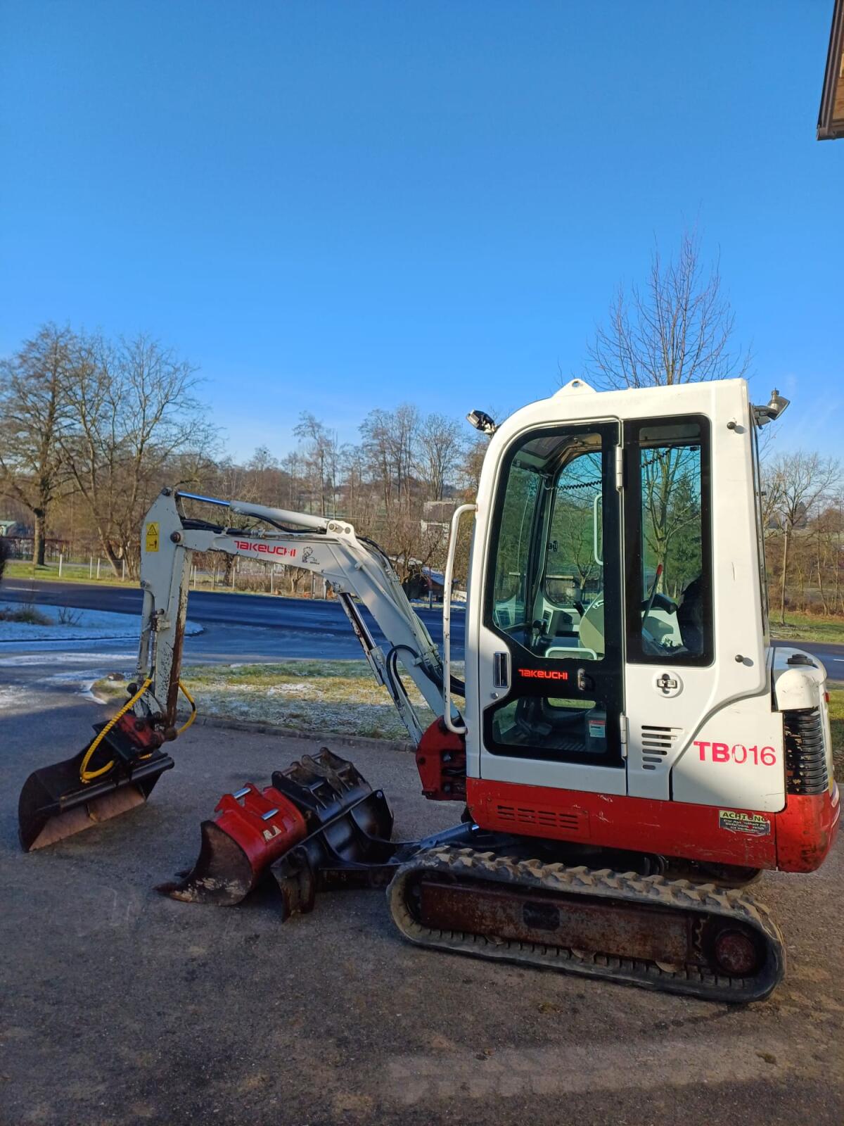 Verkaufe Bagger TB016 Takeuchi 2