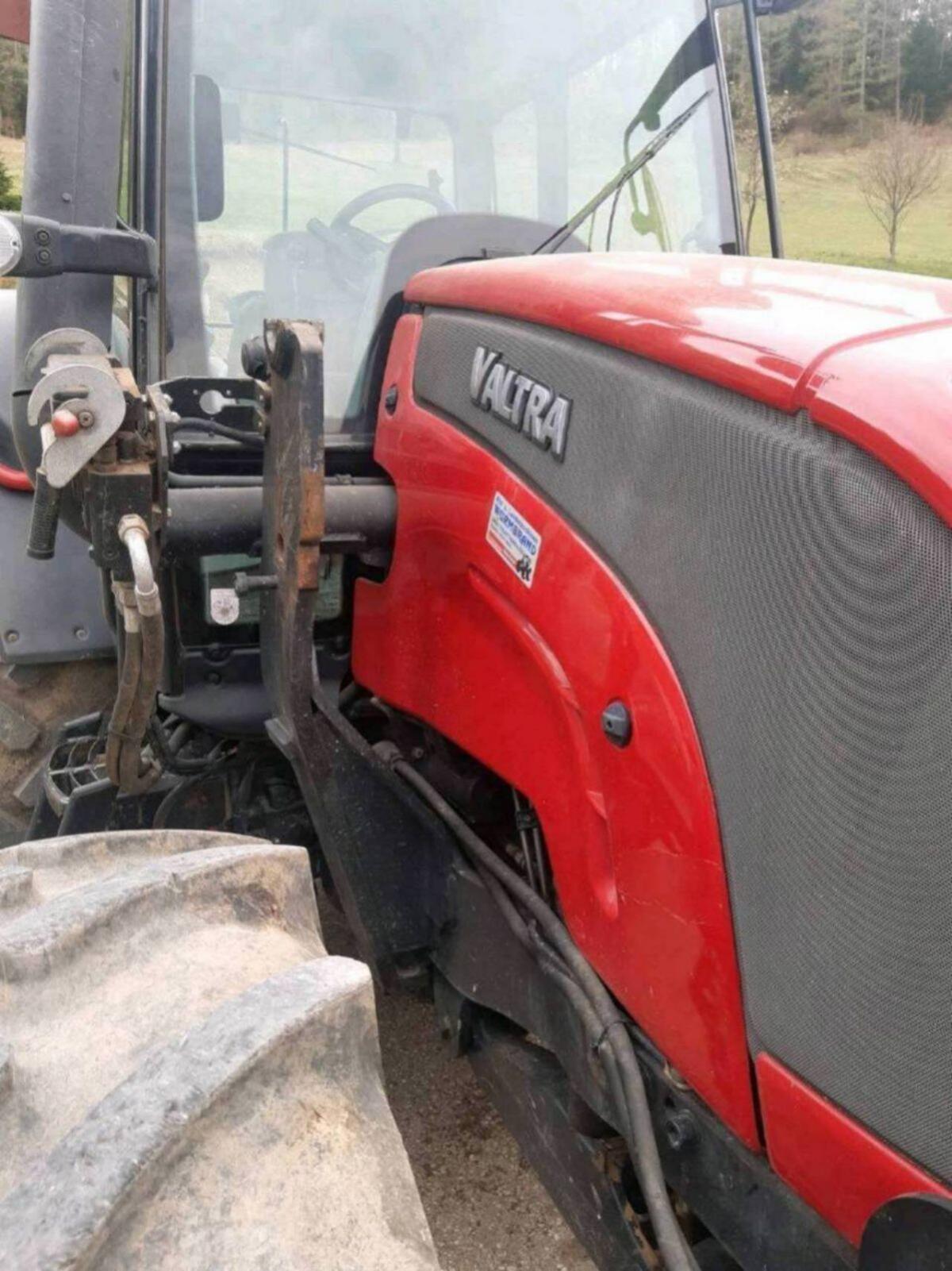 Frontladerkonsole Alö Quicke für Valtra N 111 3