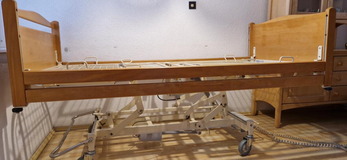 Pflegebett el. Krankenbett 3