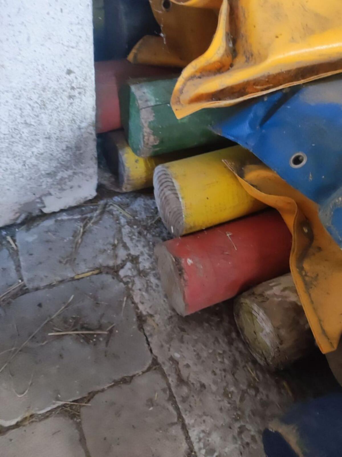 Mehrere gebrauchte Cavaletti-Hindernisstangen 3